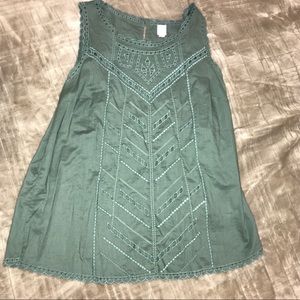 Gap (L)  Tunic/Tank , “Cool Olive” embroidered/Laser Cut